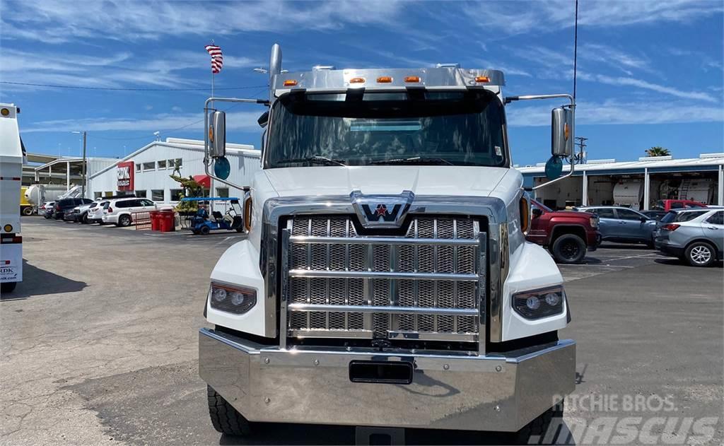 Western Star 47X Cable lift demountable trucks