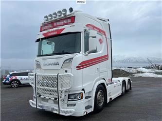 Scania S770 6x2 truck w/ low turntable. WATCH VIDEO.