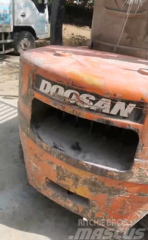 Doosan D30S Diesel trucks