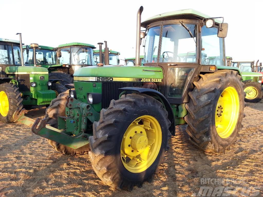 John Deere 2850 Tractors