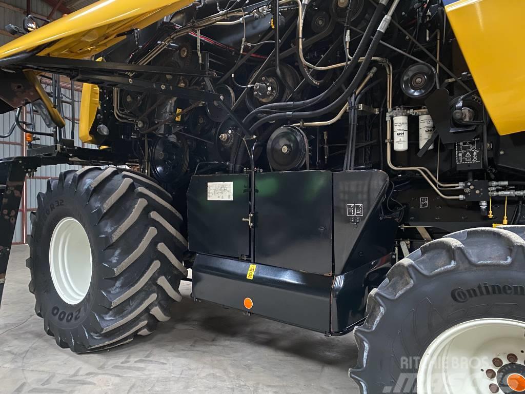 New Holland CX 8090 Combine harvesters