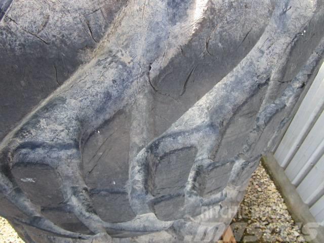 Nokian FKF2 780 x 28,5 Tyres, wheels and rims