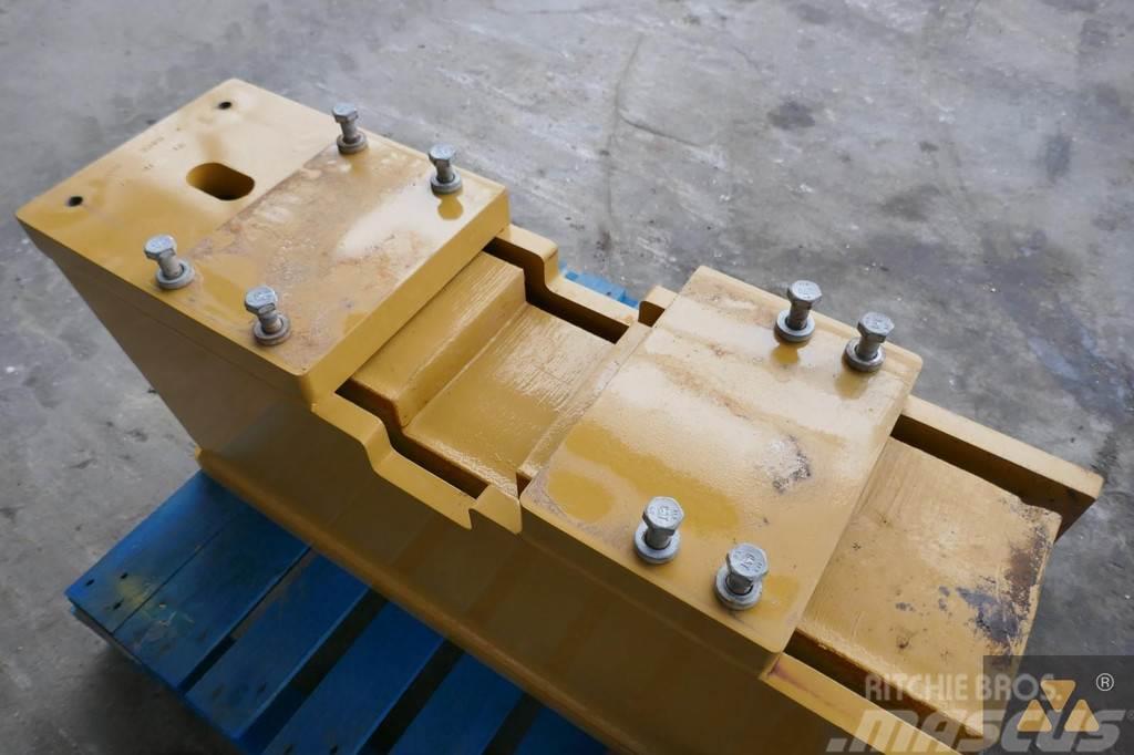 CAT 140M2 Push block Other components