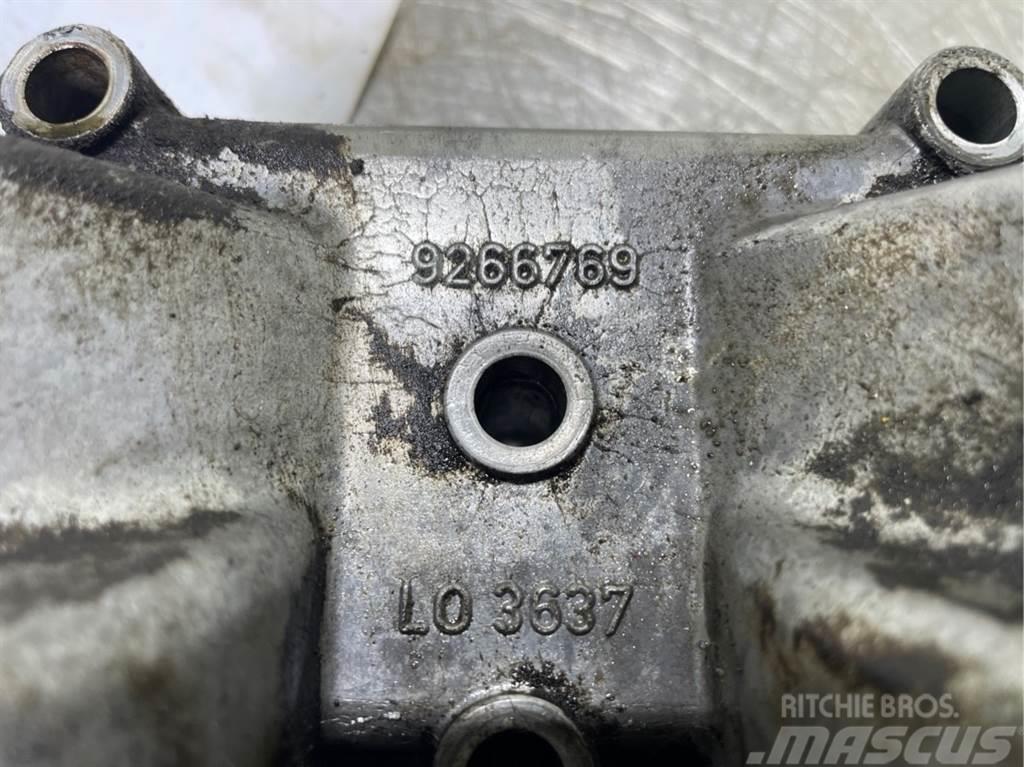 Liebherr L544-9266769-Oil filter bracket/Oelfilterkonsole Engines