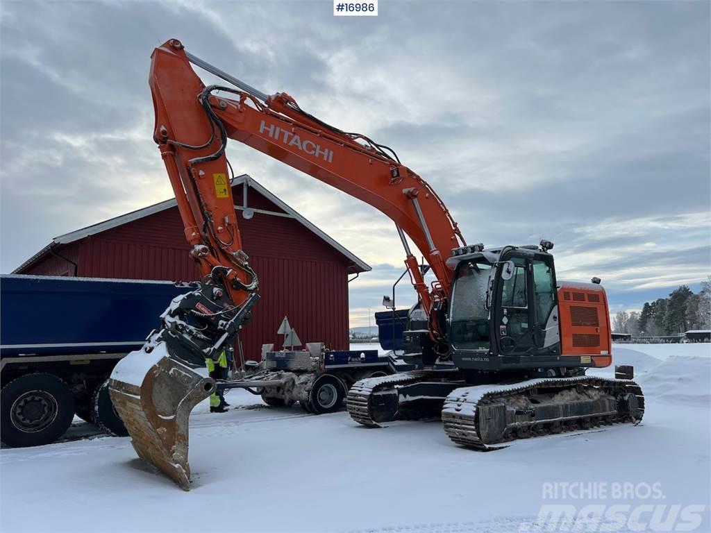 Hitachi ZX225USRLC-6 Tracked excavator w/ sanding bucket a Crawler excavators