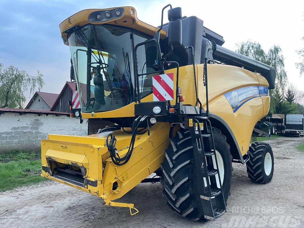 New Holland CX 5080 Combine harvesters