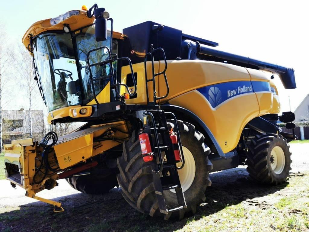 New Holland CX 8090 4 WD Combine harvesters