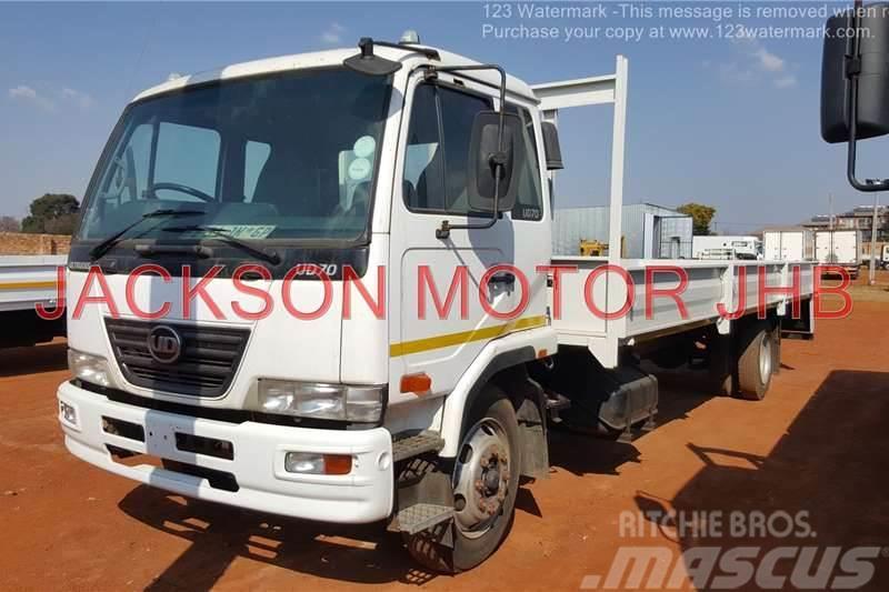 Nissan UD70, WITH 7.900 METRE LONG DROPSDIE BODY Other trucks