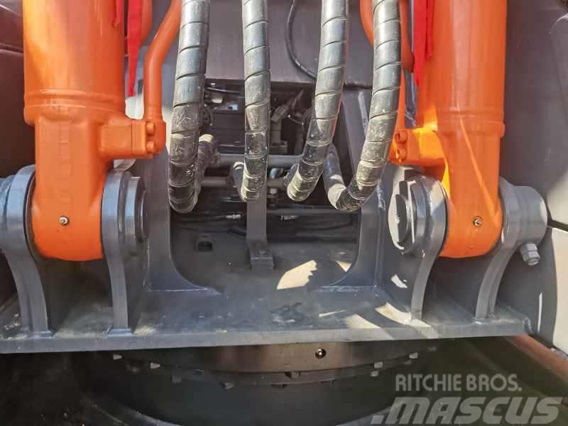 Hitachi ZX 200 Crawler excavators
