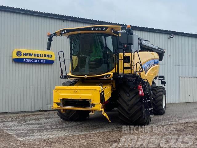 New Holland CX 7.80 SLH Combine harvesters