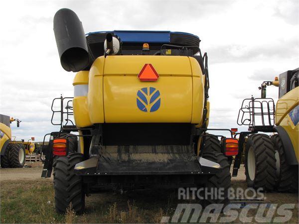 New Holland CX8090 Combine harvesters