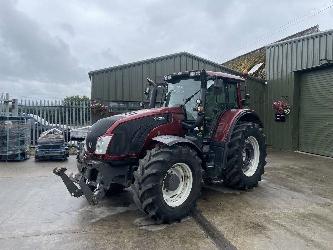 Valtra T 153