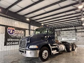 Mack CXU613