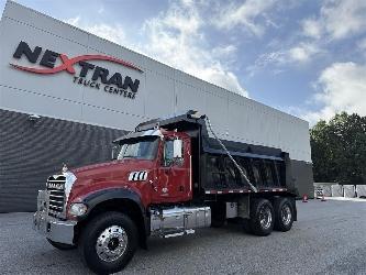Mack GR64F