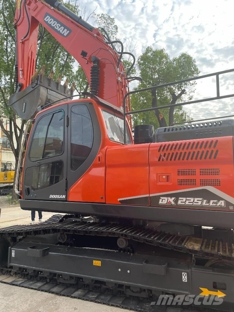 Doosan DX 225 Midi excavators  7t - 12t