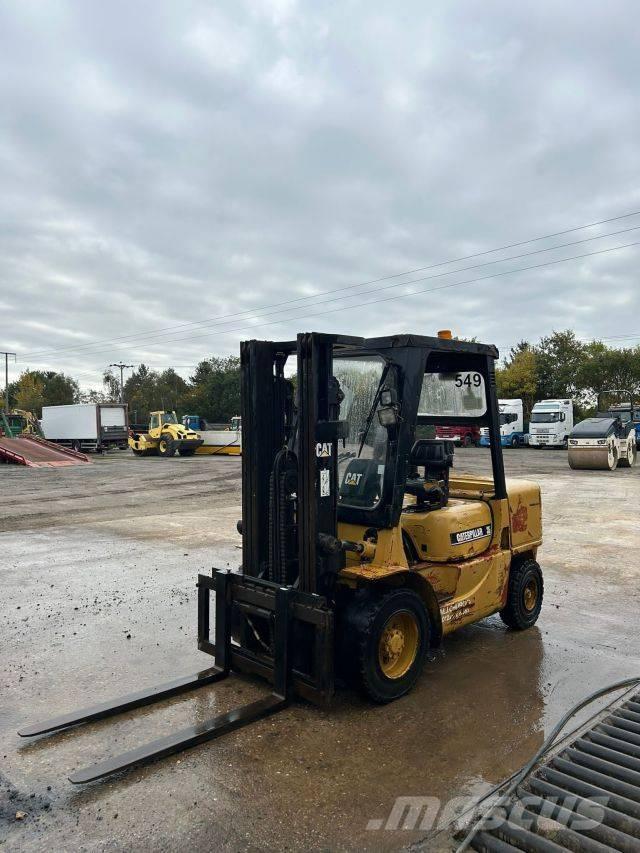 CAT DP 35 K Diesel trucks