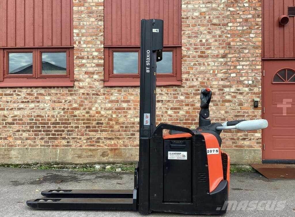 BT SPE 120 L Pedestrian stacker