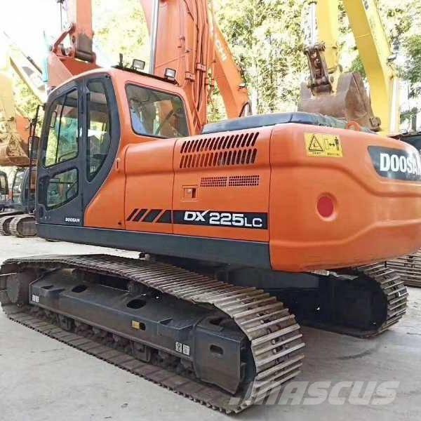 Doosan DX 225 Crawler excavators