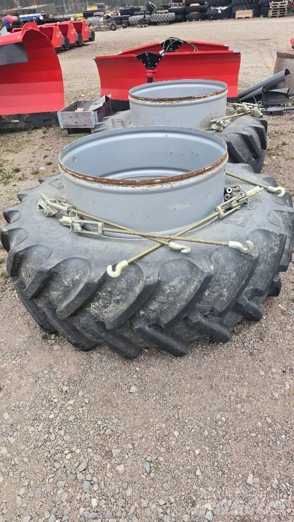 Stocks Dubbelmontage Tyres, wheels and rims