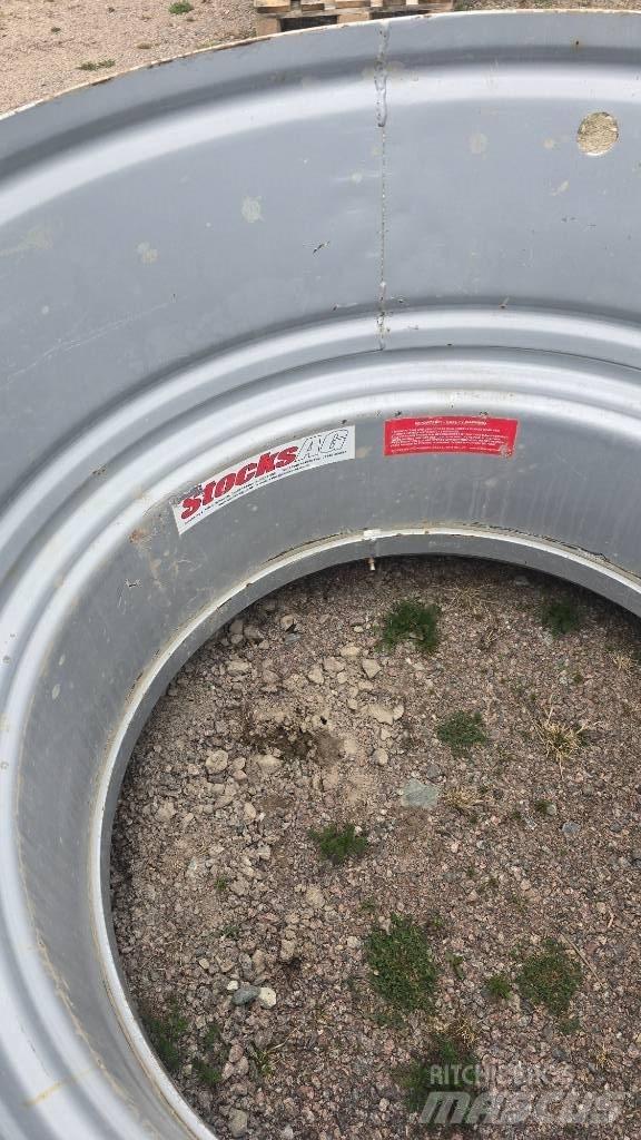 Stocks Dubbelmontage Tyres, wheels and rims
