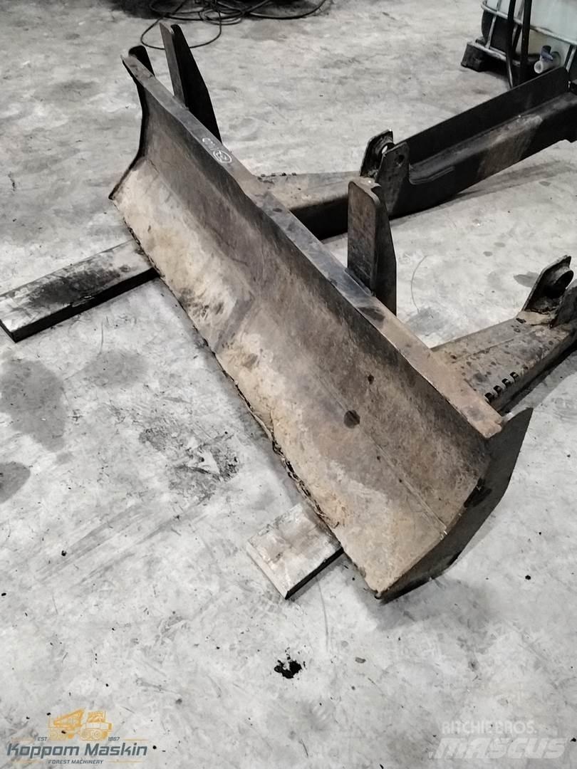 John Deere 1110 Other components