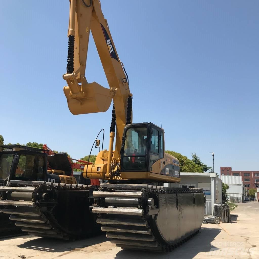 CAT 320 C L Amphibious Excavators