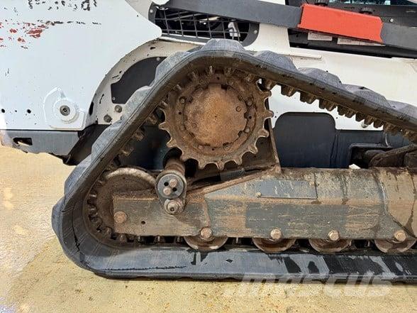 Bobcat T870 Skid steer loaders