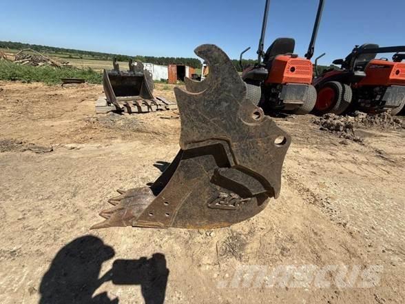 Kubota  Buckets