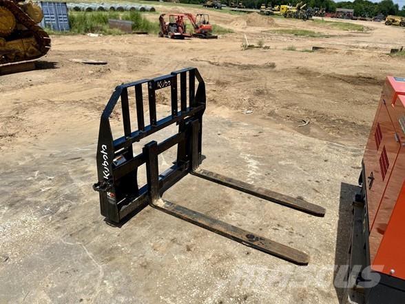 Kubota PFL4648 Forks