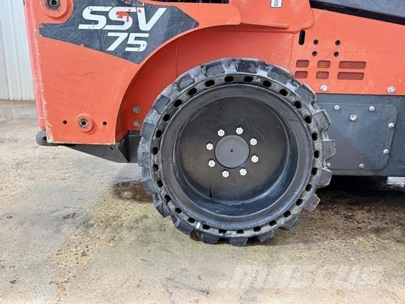 Kubota SSV75 Skid steer loaders
