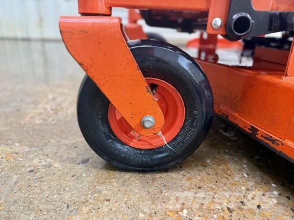 Kubota Z125S Zero turn mowers