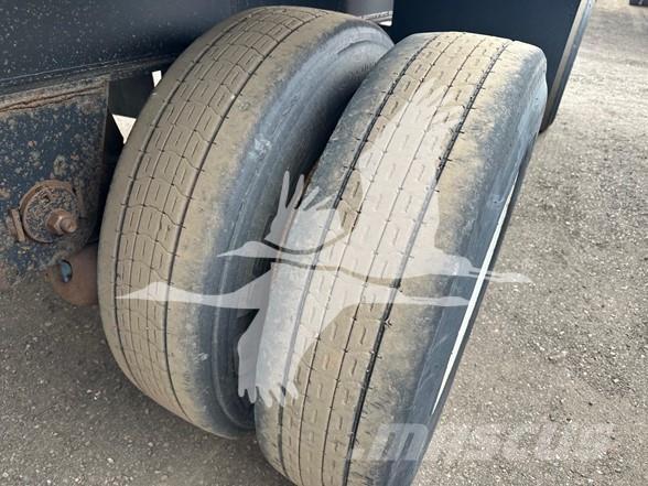 Utility 4000AE Flatbed/Dropside semi-trailers