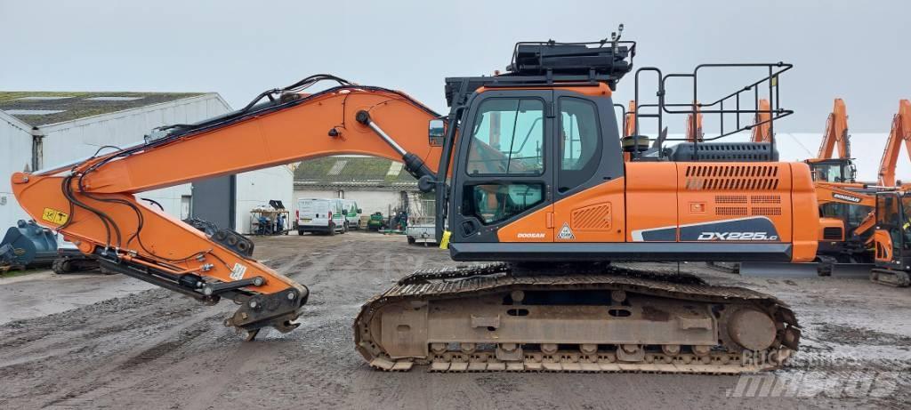 Develon DX225LC-5 Crawler excavators