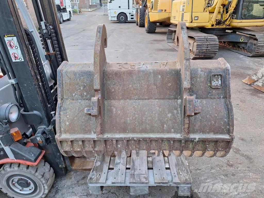 Komatsu PC130-6K Crawler excavators