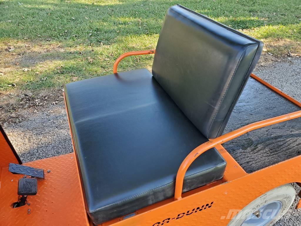 Taylor-Dunn SS536 Towing trucks