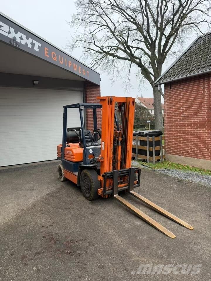 Toyota 42-5 FG 25 LPG trucks