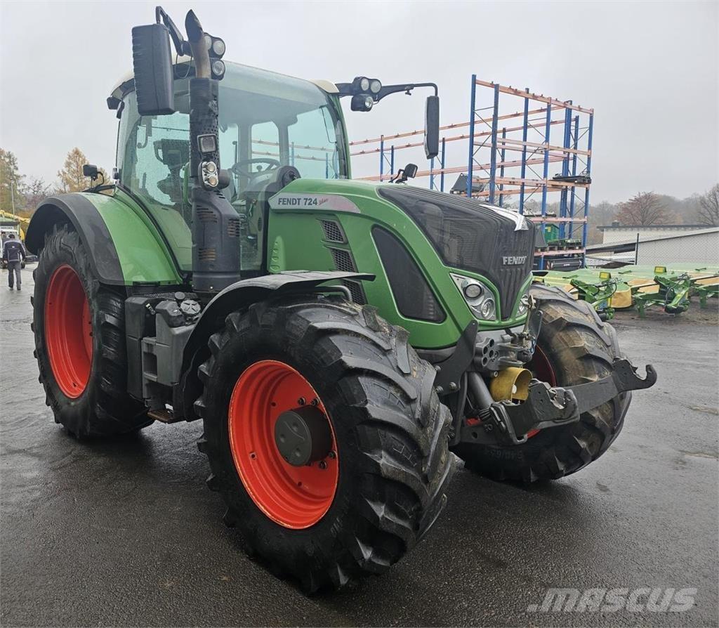 Fendt 724 Vario Tractors