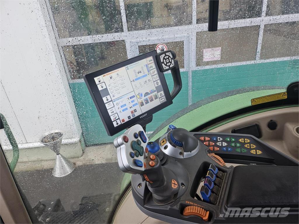 Fendt 724 Vario Tractors