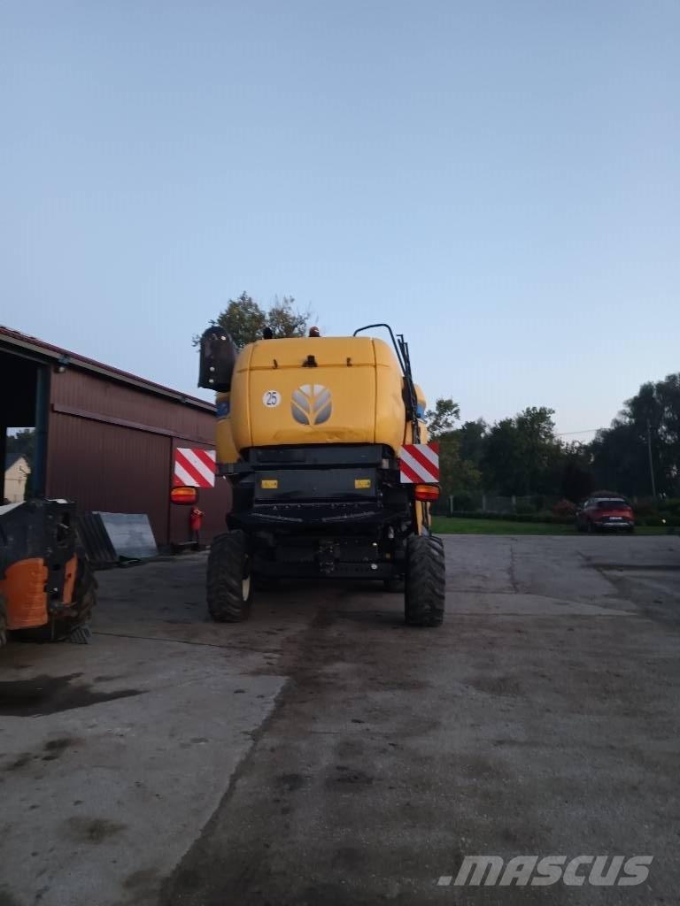New Holland CX 5090 Combine harvesters