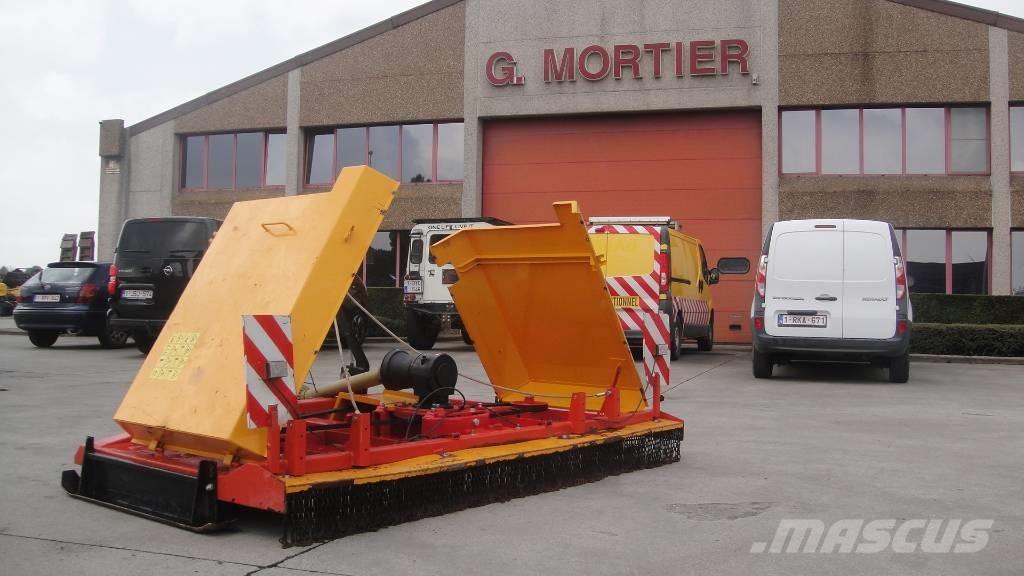 VTM Maaier VTM 280 Mounted and trailed mowers