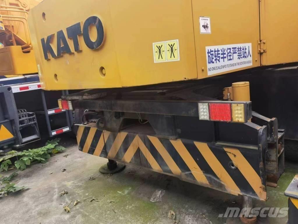 Kato 250 All terrain cranes