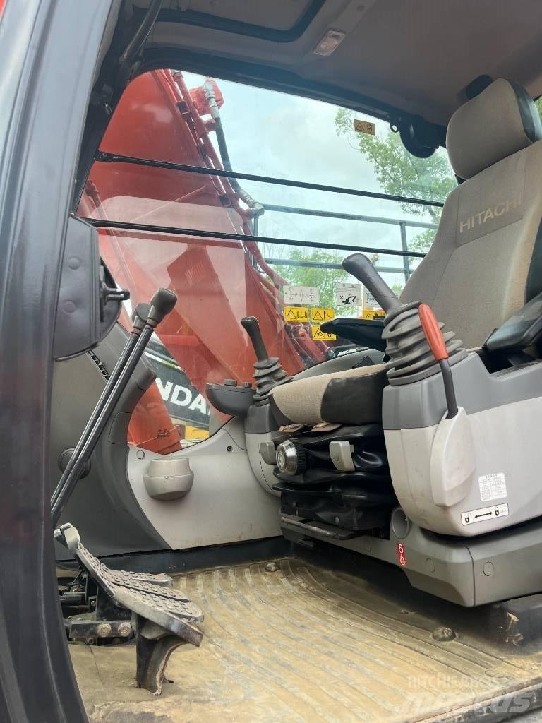 Hitachi 130 Crawler excavators