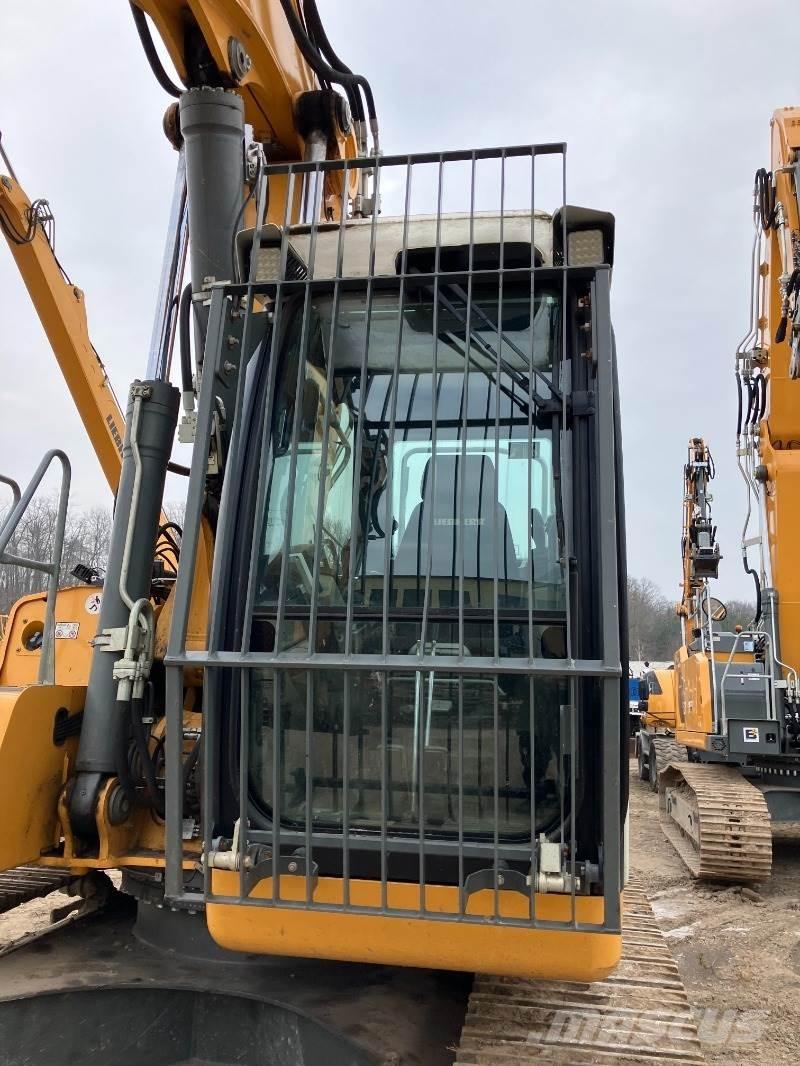 Liebherr R926 Crawler excavators