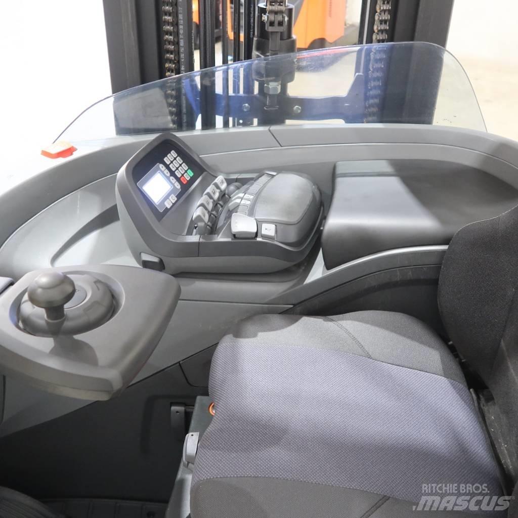 Toyota RRE140H Reach trucks