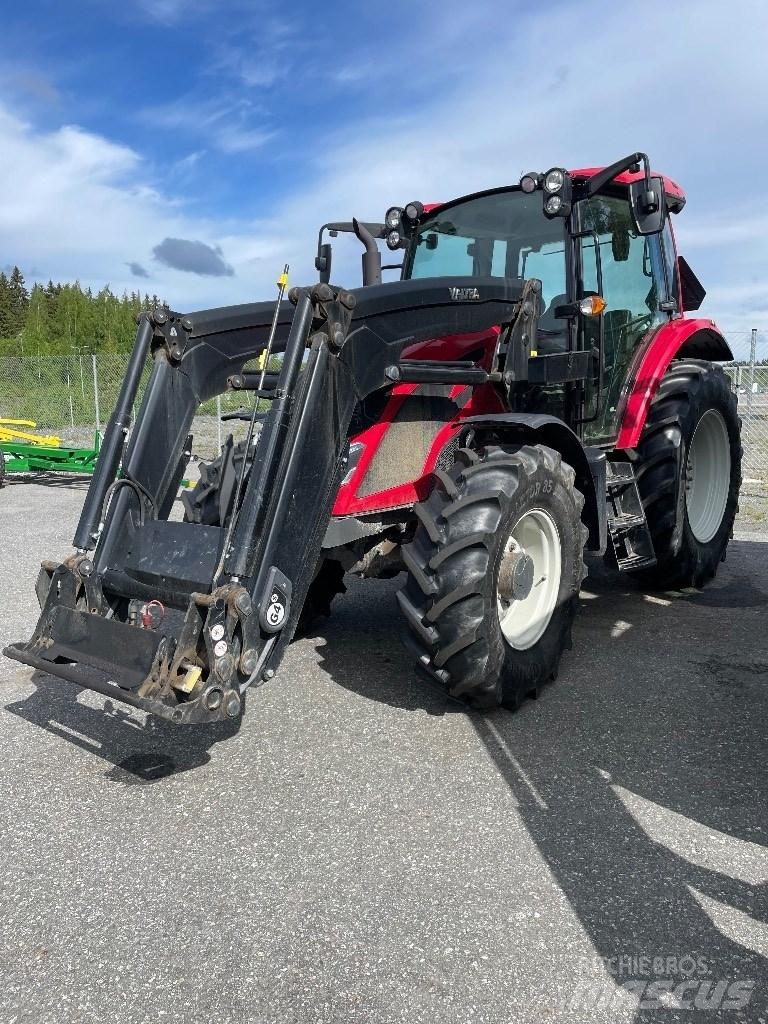 Valtra A105 Tractors
