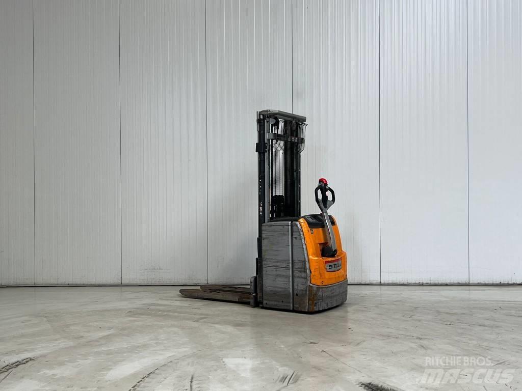 Still EXV16 Pedestrian stacker