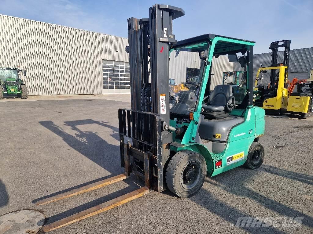 Mitsubishi FD30N Reach trucks