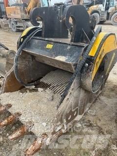MB Crusher 120 Crushing buckets