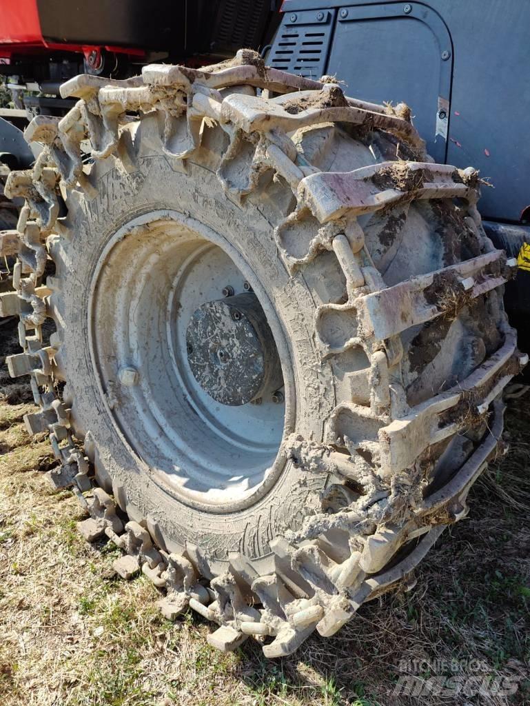 Komatsu 901 Harvesters