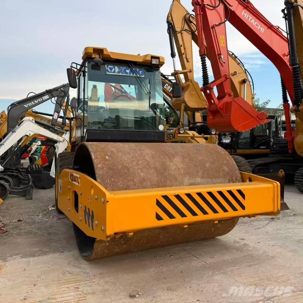 XCMG XS 143 J Single drum rollers